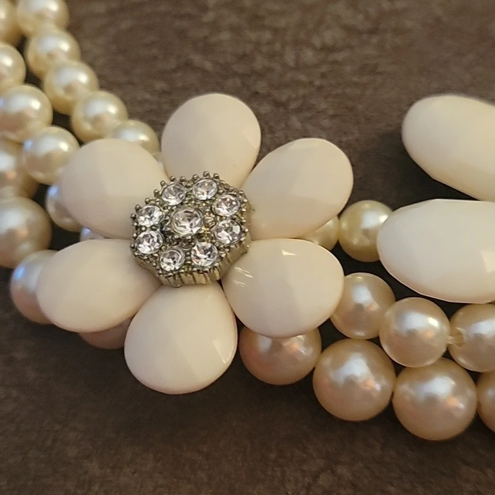 VCLM Retro 1960s Cream Floral Acrylic Glass Pearl Beaded Bridal Necklace